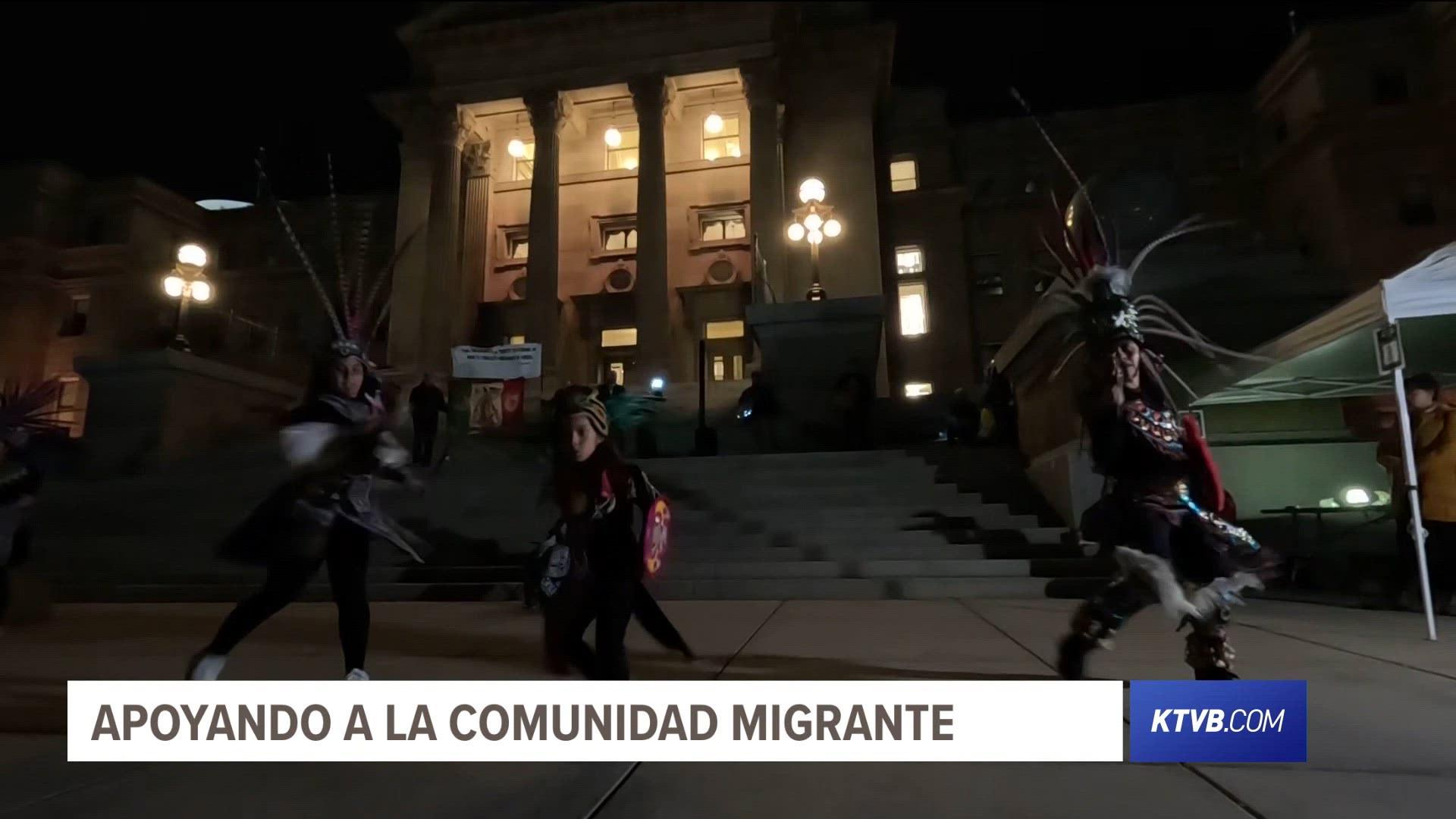 Aproximadamente 40 personas se reunieron en las escaleras del Capitolio de Idaho para difundir el mensaje de solidaridad con la comunidad inmigrante.