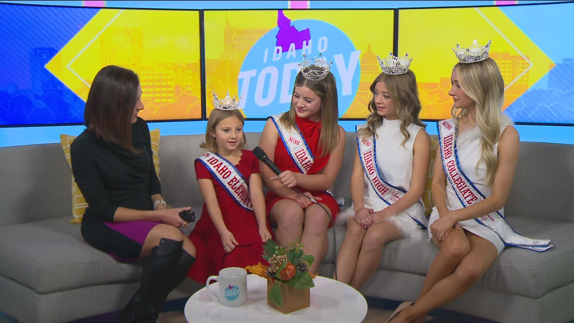 Mellisa talks to the four pageant winners from the Miss Idaho High School America program.