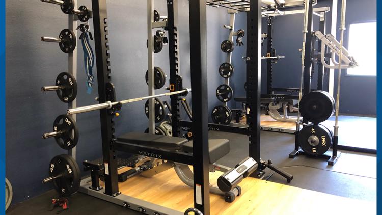 Cowboys LB Leighton Vander Esch gives back to his Idaho high school with  brand new weight room, jerseys