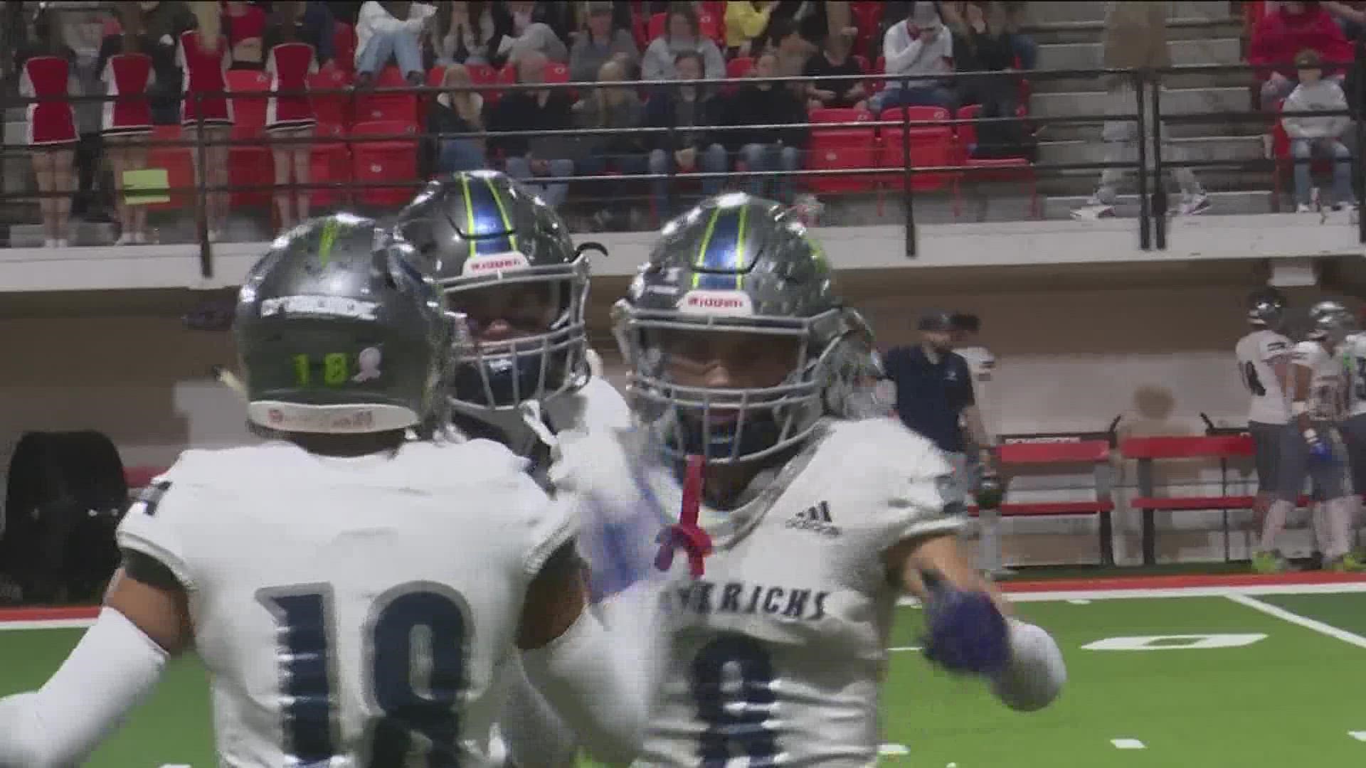 Mountain View advanced to the 5A state semifinals with a huge 30-24 victory over the Highland Rams Friday. The Mavericks visit Meridian next week.