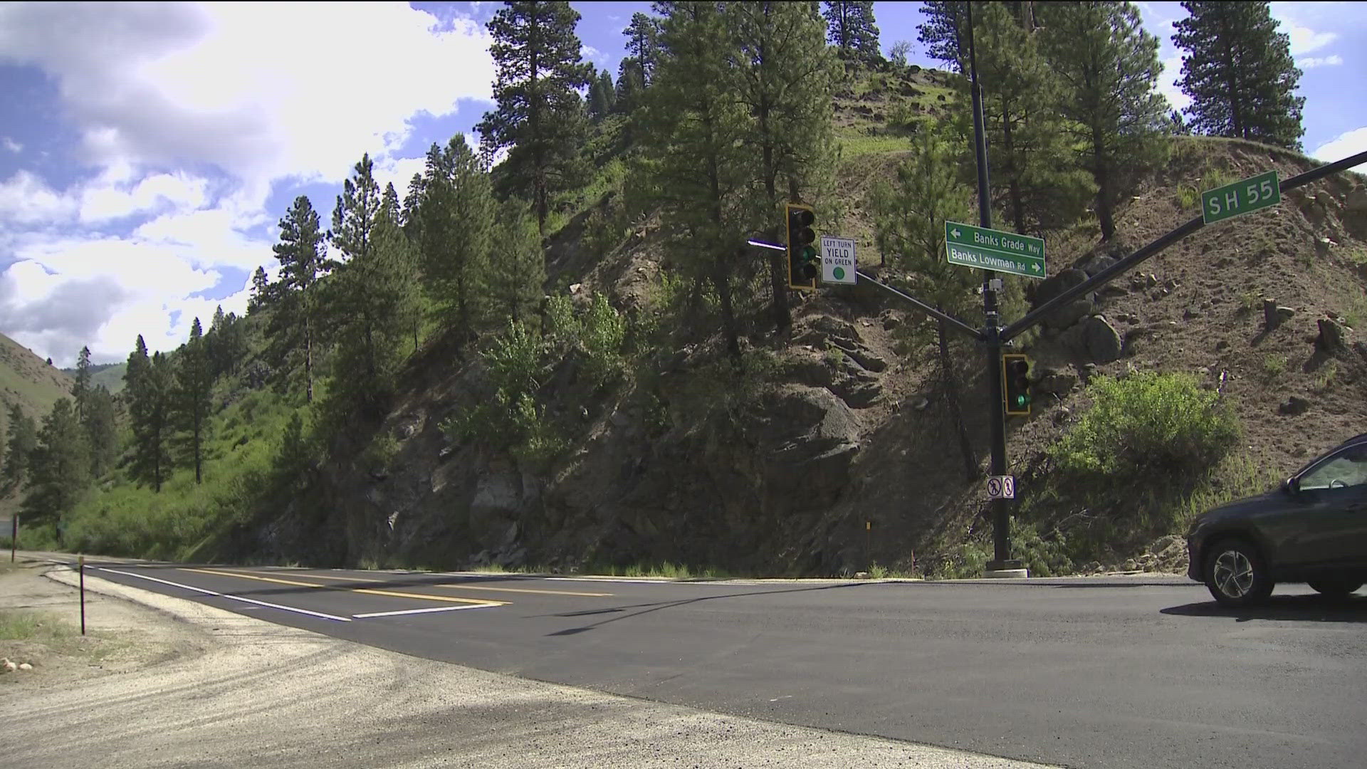 It's the first and only traffic signal along the road. 