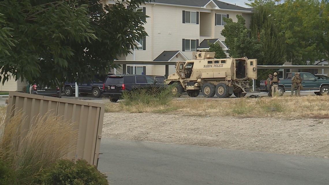 Standoff with armed man at Nampa apartment complex ends peacefully