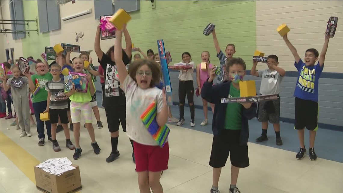 700 kids receive toys at Kuna's Reed Elementary through Toys for Tots