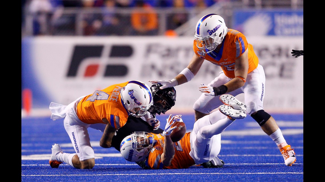 Broncos return to old ways, recognize four seniors on outside of Albertsons  Stadium