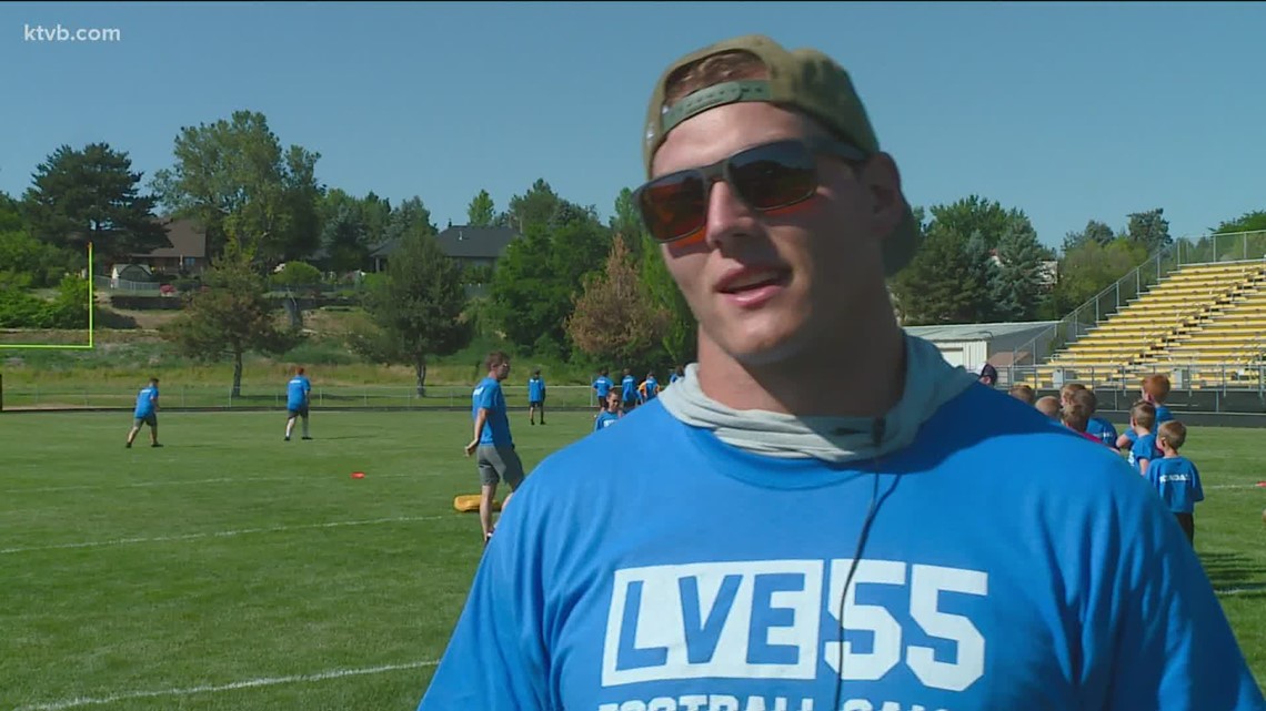 Former Boise State linebacker Leighton Vander Esch holds annual youth camp