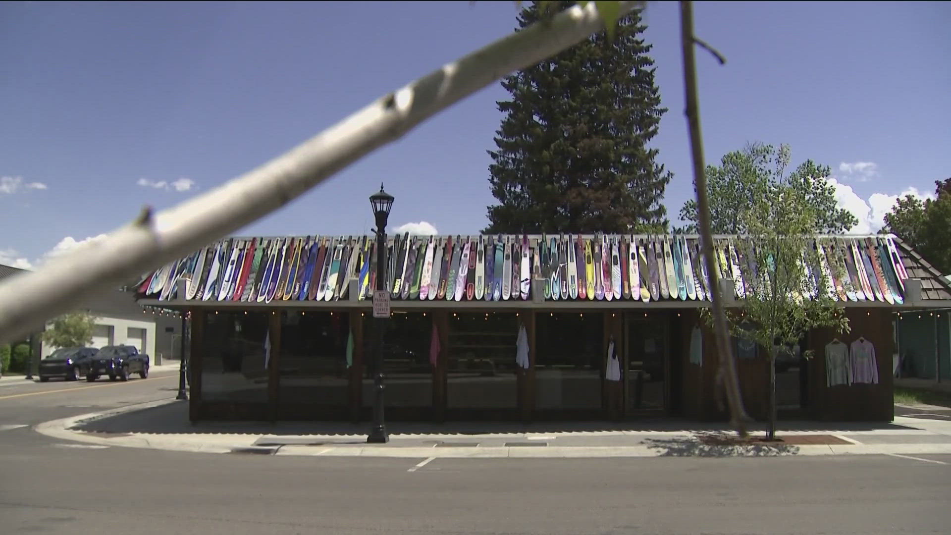 Cade Huskinson, owner of Laketown Clothing Company, told KTVB that it is giving the people what they want and has reinstalled skis along his roof. 