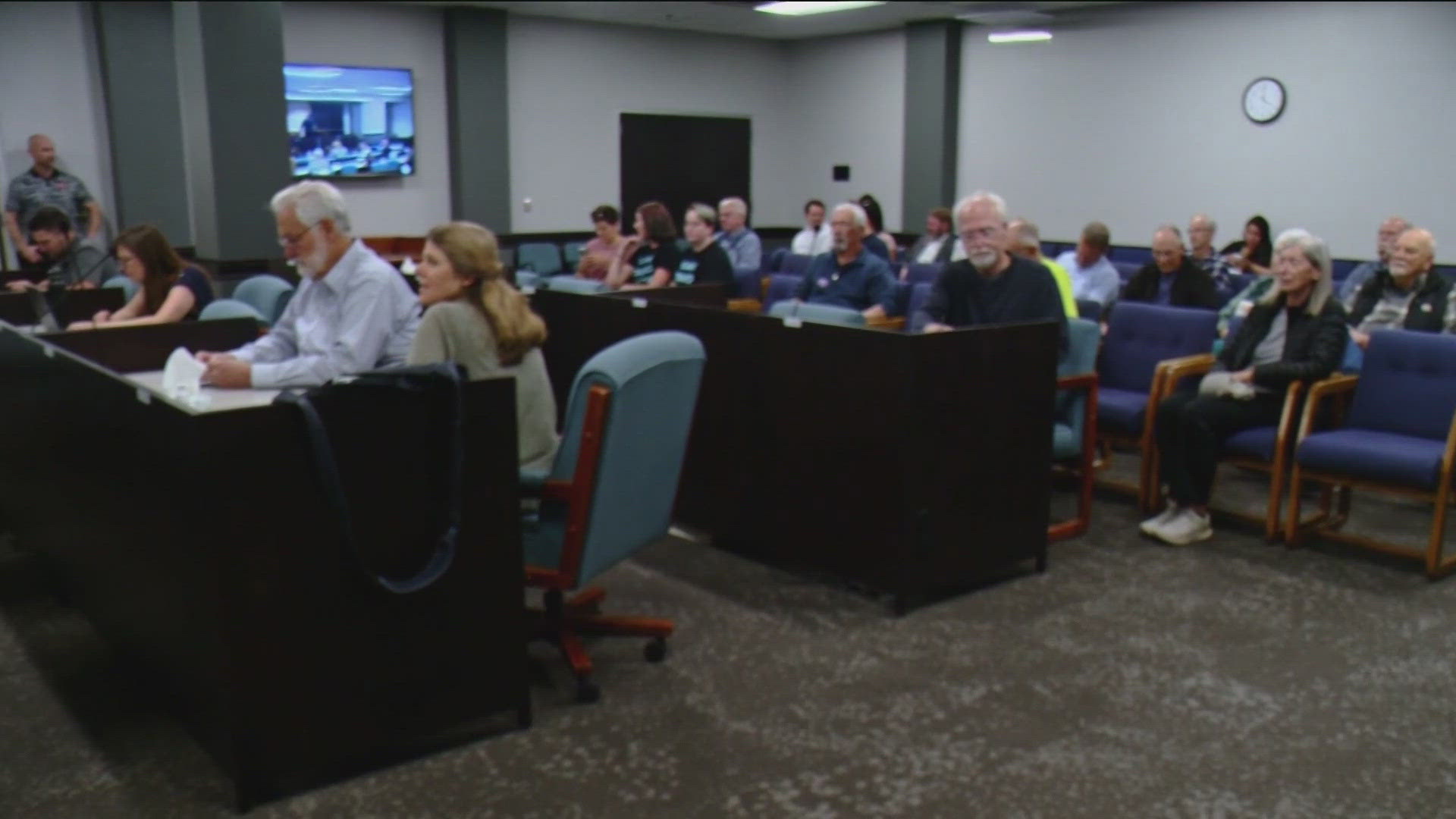 Idaho Power wants to reduce the rate they pay homeowners for solar. Idaho’s Public Utilities Commission hosted a hearing Tuesday, where over 50 people opposed. 
