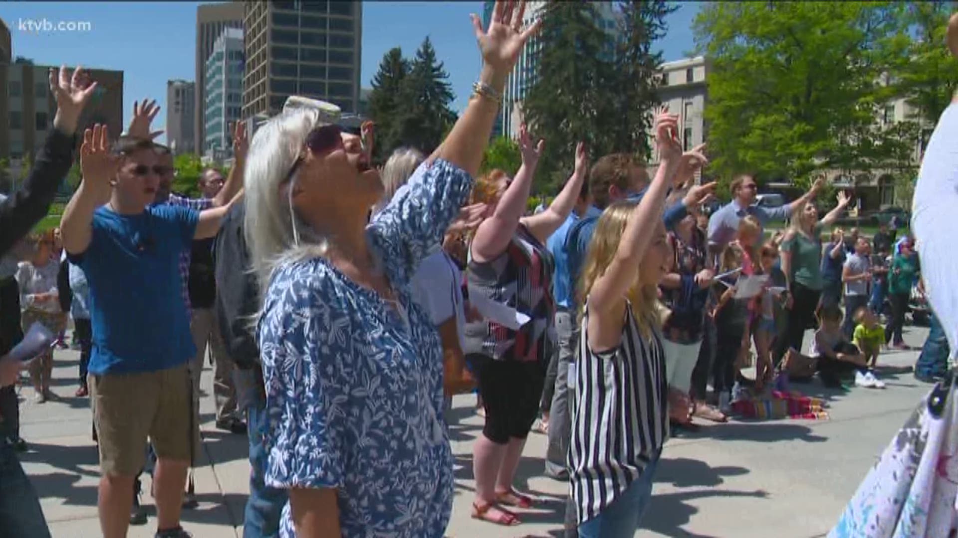 Hundreds take part in the National Day of Prayer at the Idaho Statehouse