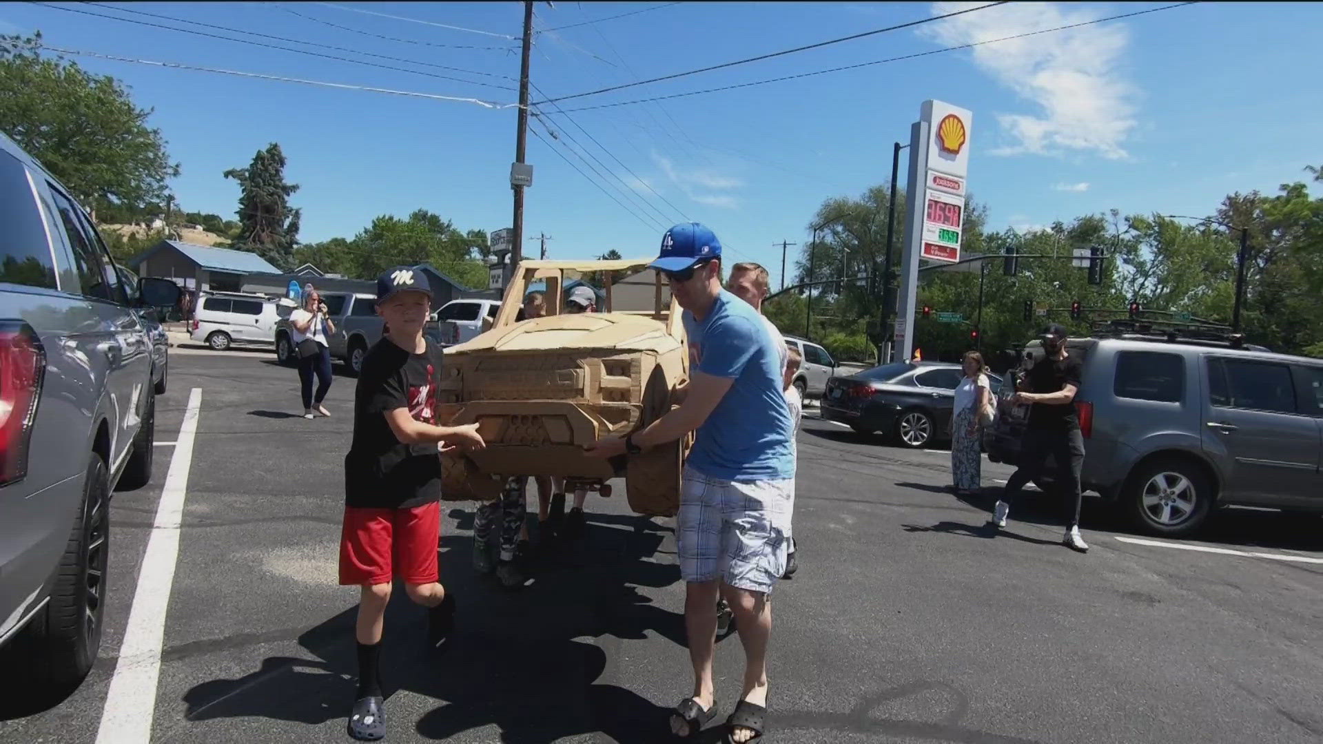 The Kardboard Kids' creation inched forward in a fast food drive-through as it slowly started to fall apart due to the heat.