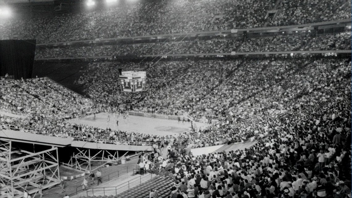 This Day In Sports: Crowds that would make a sardine proud