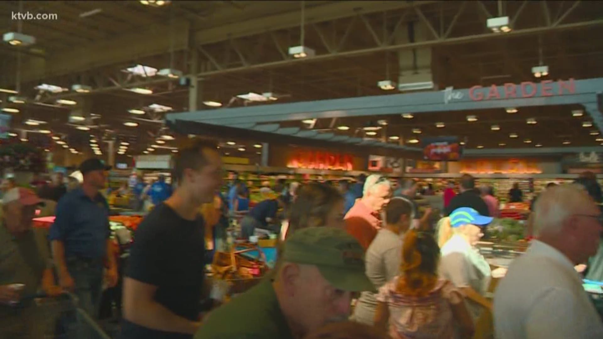 Albertsons celebrates opening of new Broadway store