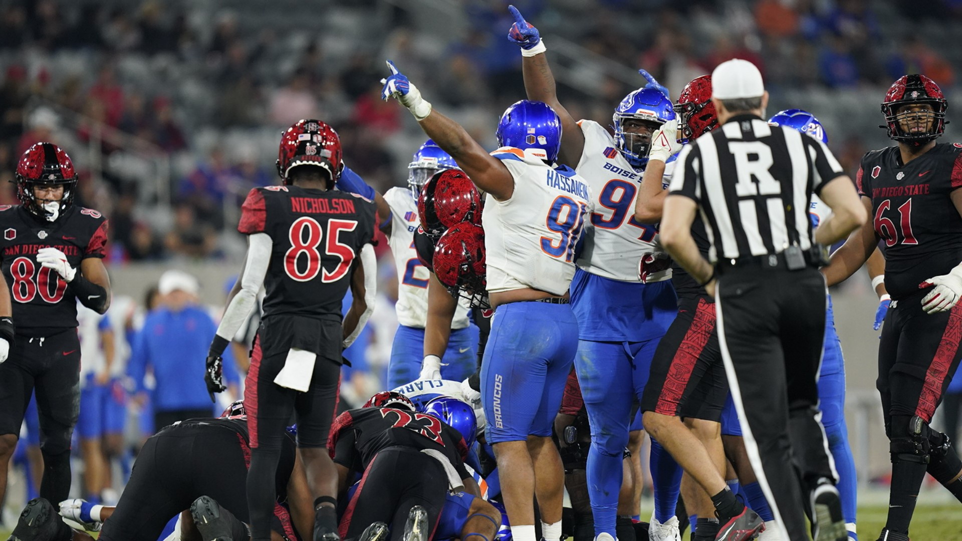 Ashton Jeanty Rushes For 205 Yards, Boise State Edges San Diego State ...