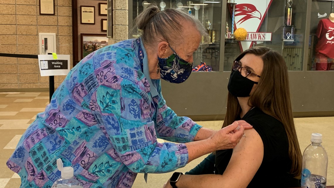 Health district holds mass vaccine clinic for Twin Falls teachers, staff - Vimarsana News