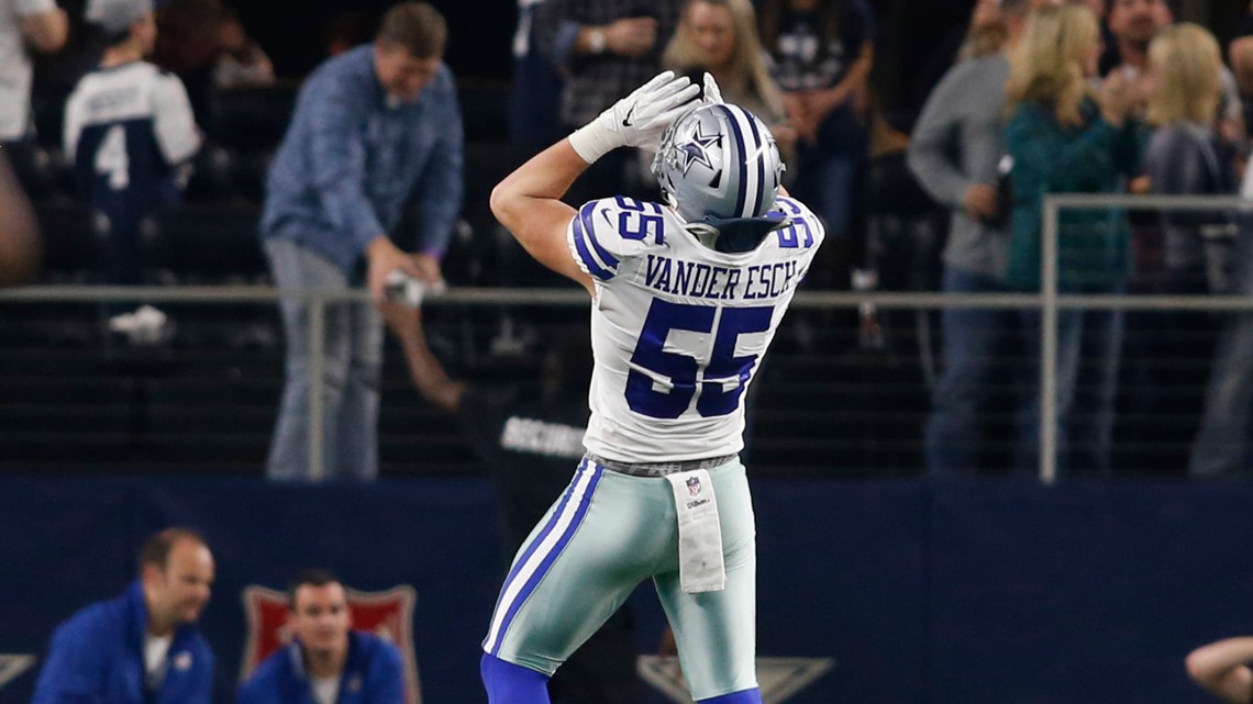 Dallas Cowboys Linebacker Leighton Vander Esch celebrates after