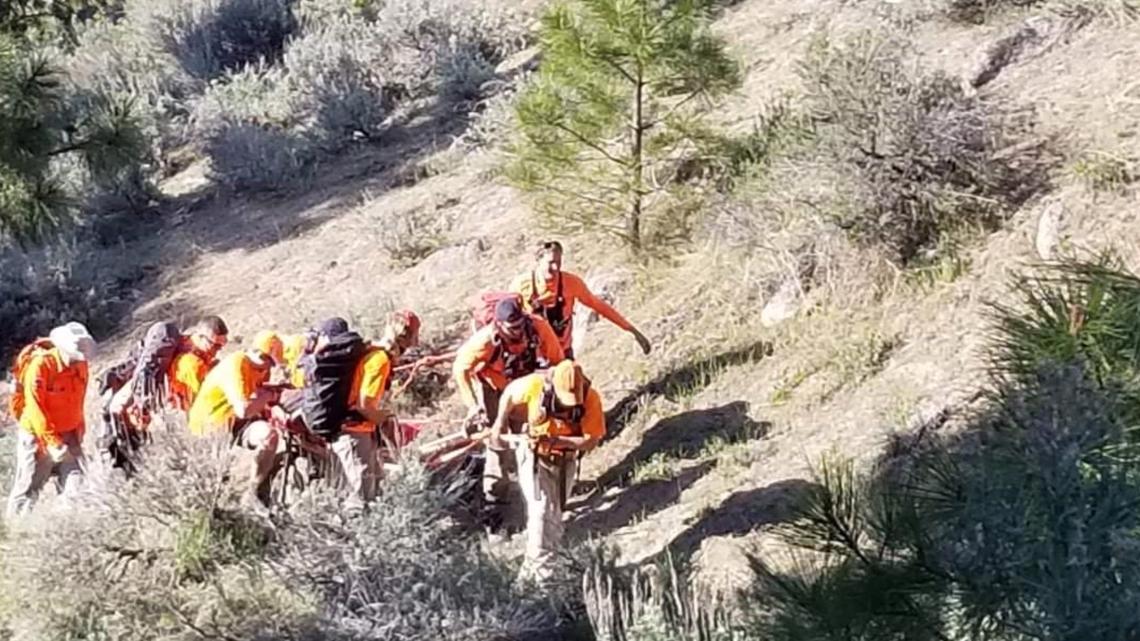 Rescuers carry injured mountain biker out of the Boise Foothills - Vimarsana News