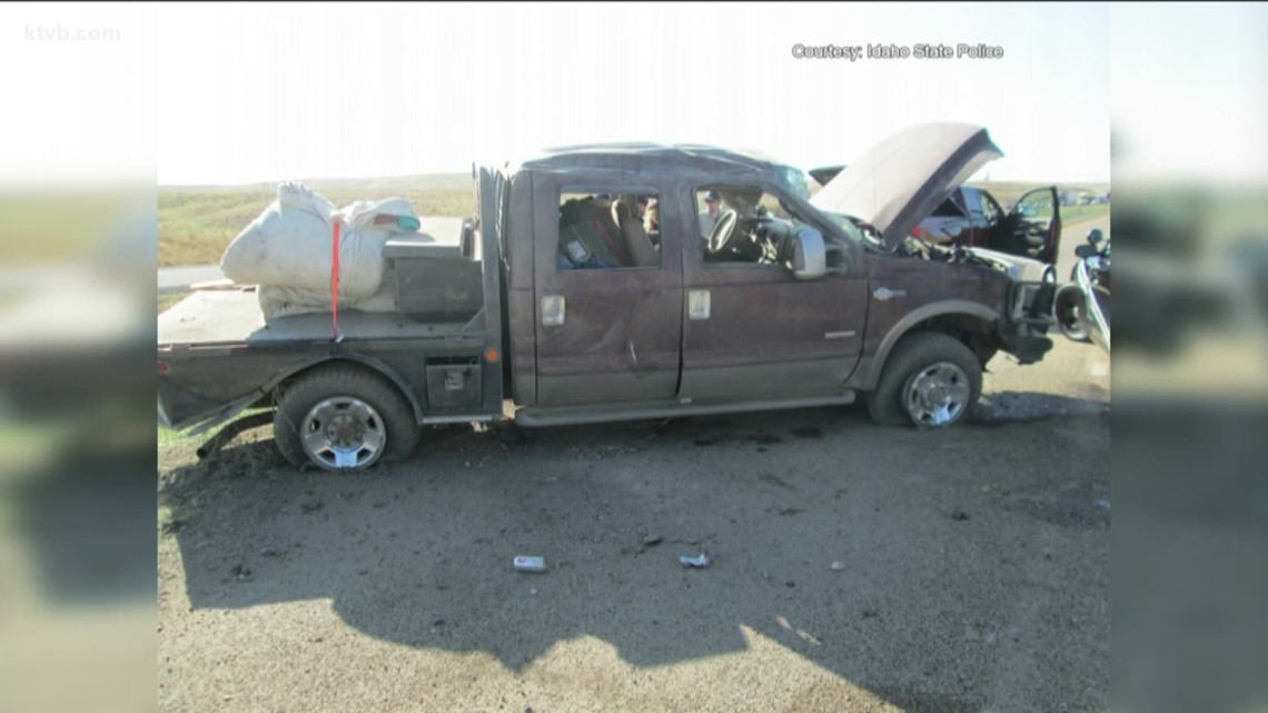 Driver hurt, passenger killed in crash near New Plymouth