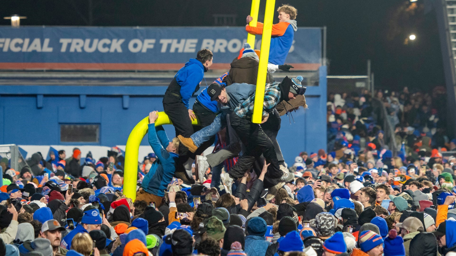 After a loss to San Diego State, the Broncos no longer control their own destiny, but their chances at the championship just got better with UNLV taking down Hawaii.