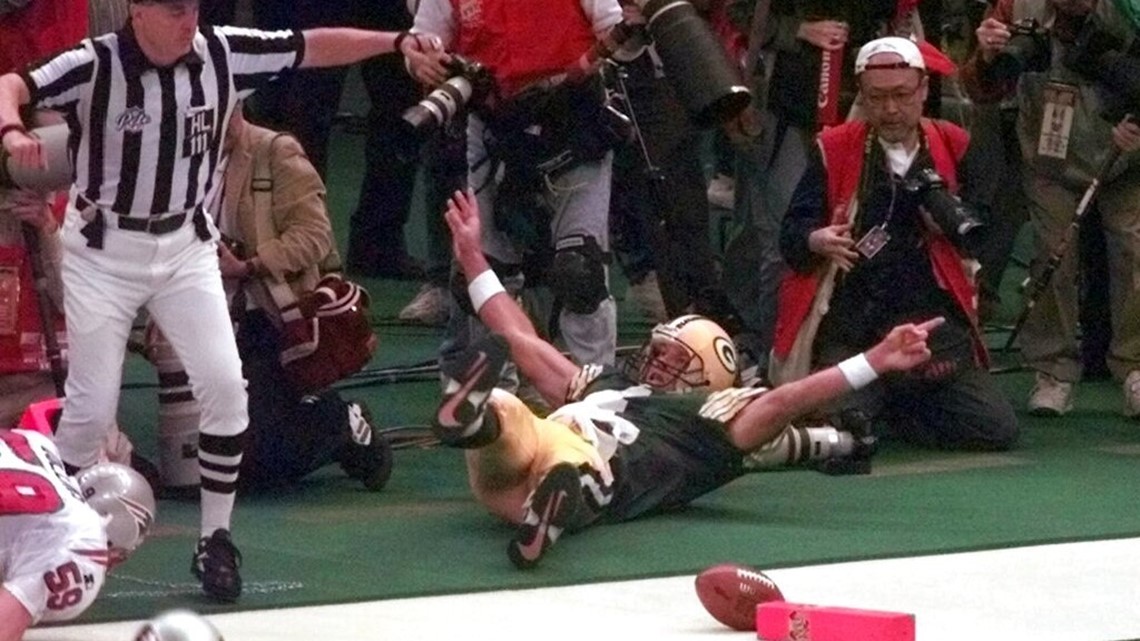 SportsCenter on X: On this date in 1997, Brett Favre and Packers won Super  Bowl XXXI over Patriots, 35-21. It was Favre's only title.   / X