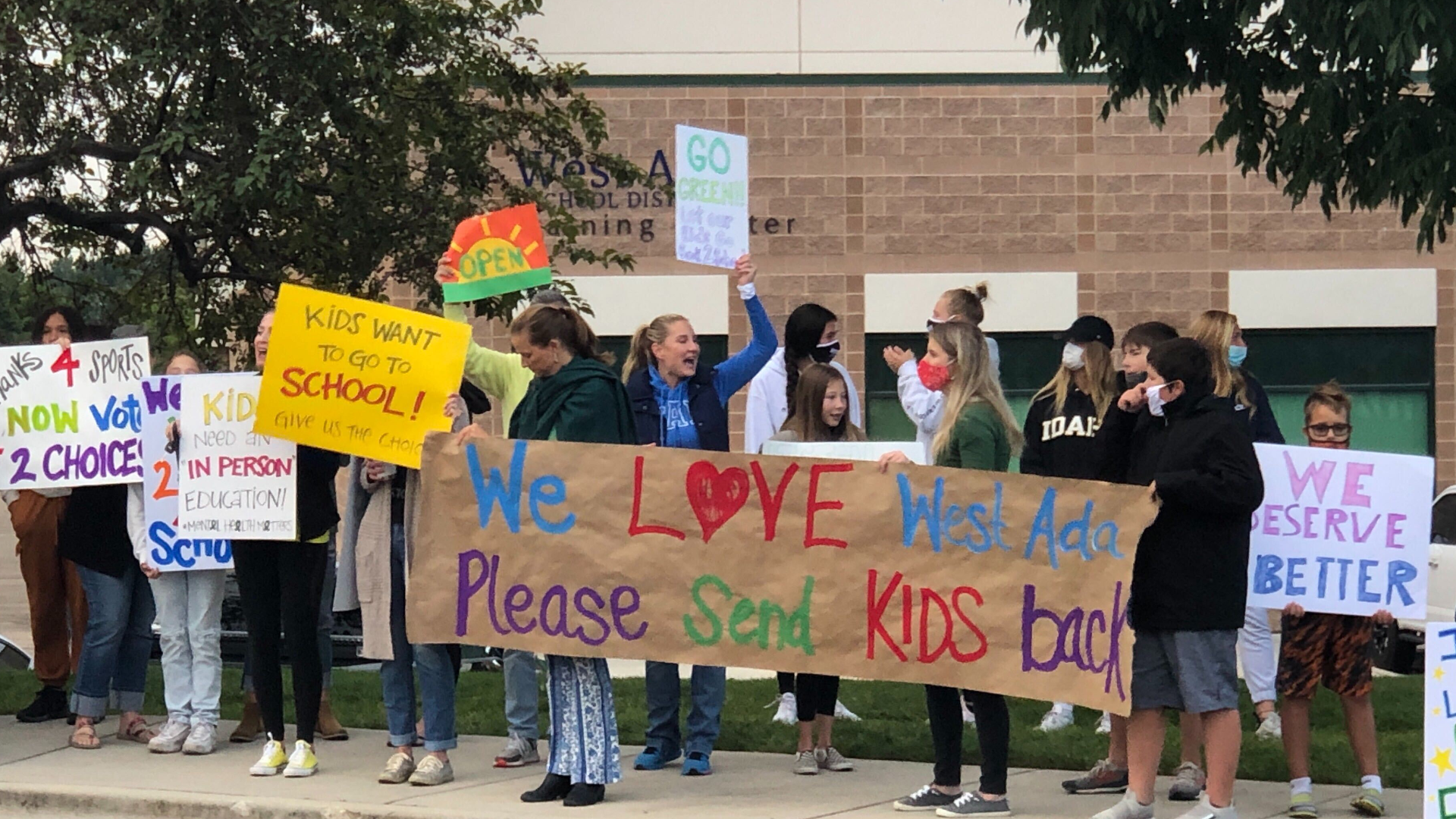 Hundreds of West Ada parents protest online learning decision | ktvb.com