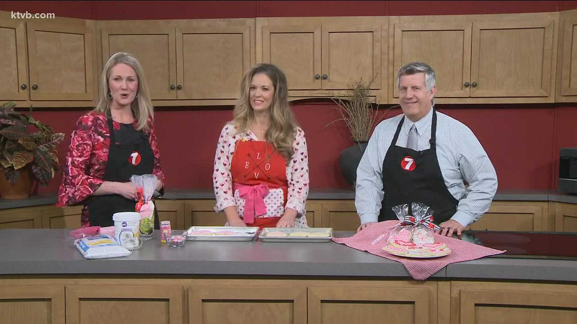 Cake and cookie baker Carrie Paternoster shows us some Valentine's Day cookie decorating ideas.