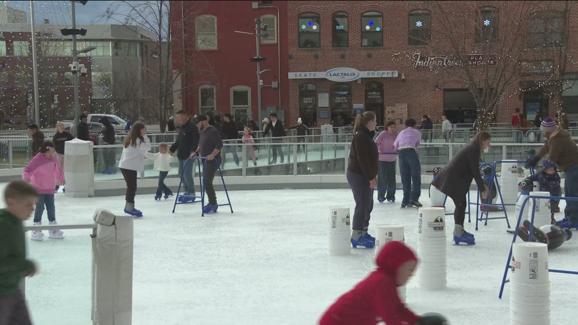 Families hit the ice in Caldwell for Christmas