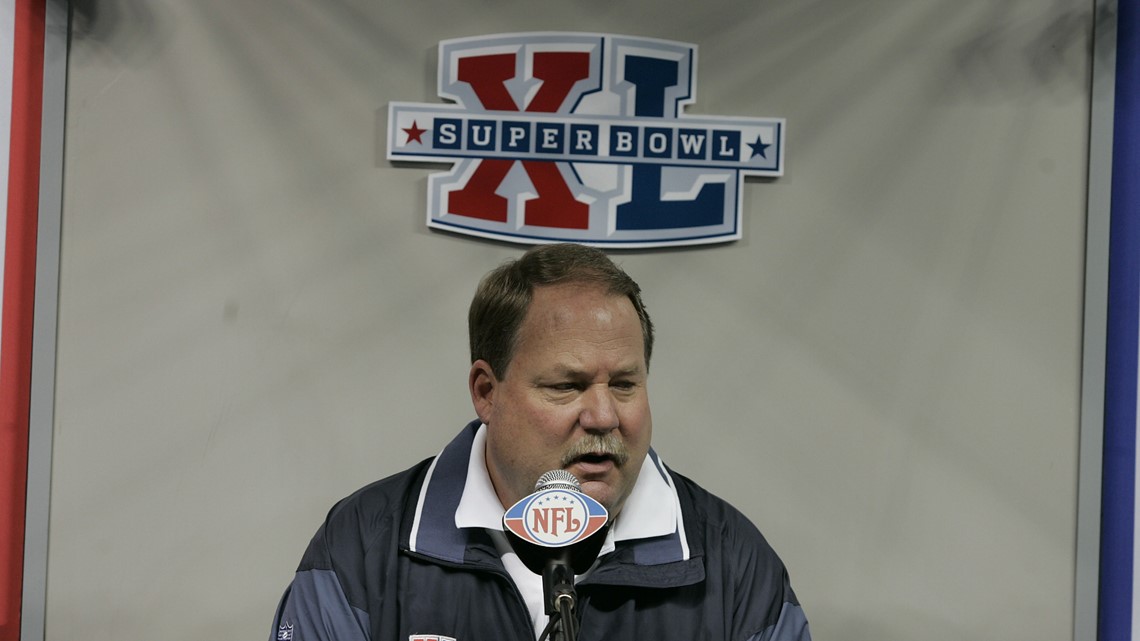 Former coach Mike Holmgren and quarterback Matt Hasselbeck will