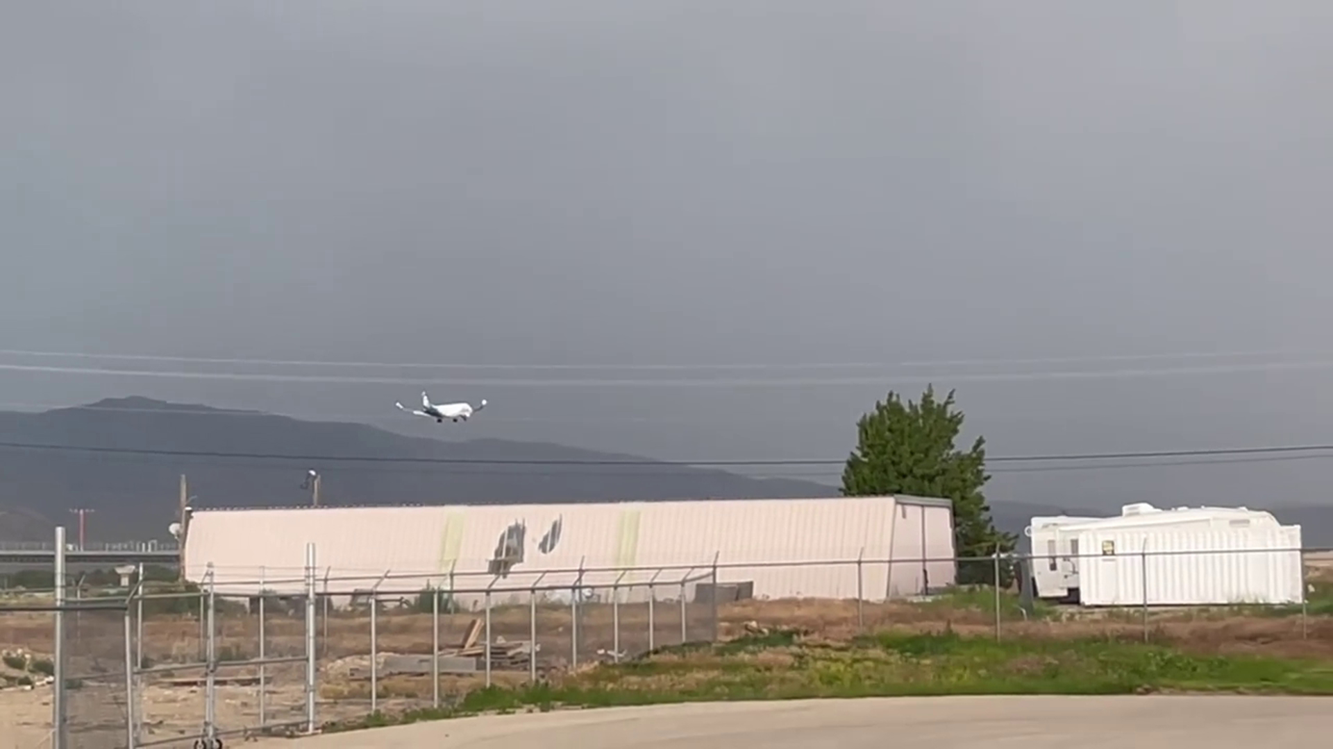 An Alaska Airlines commercial flight attempts to land at the Boise Airport during a thunder and wind storm. (Video from Ken Carbonaro in the Idaho Weathers Group)