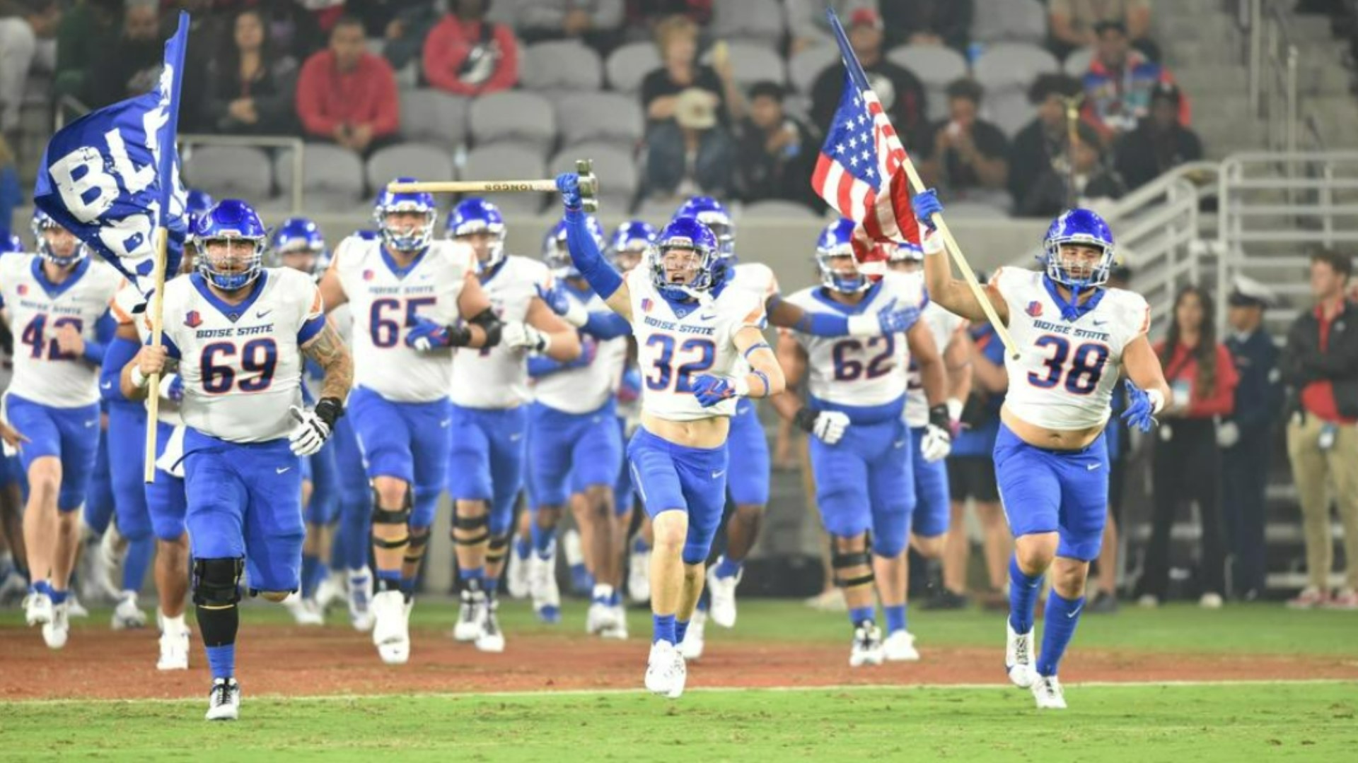 Ashton Jeanty Rushes For 205 Yards, Boise State Edges San Diego State ...