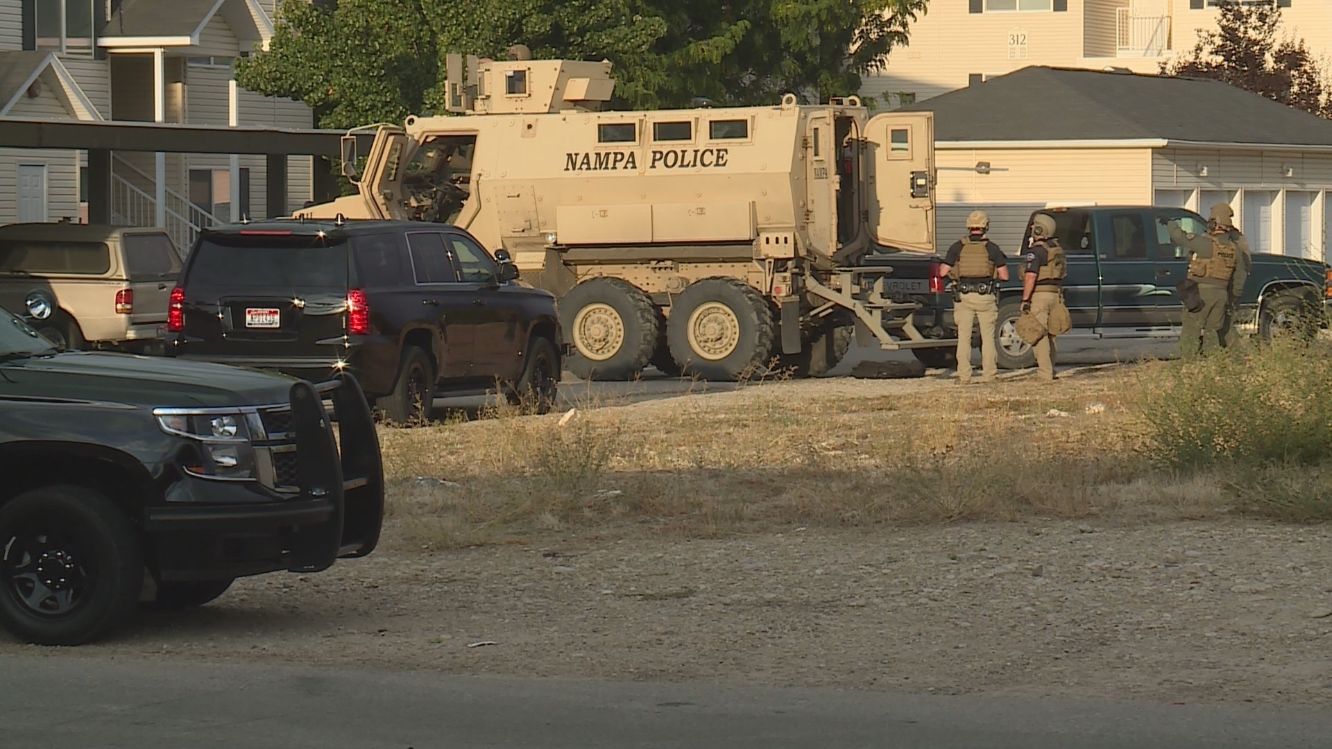 Standoff with armed man at Nampa apartment complex ends peacefully