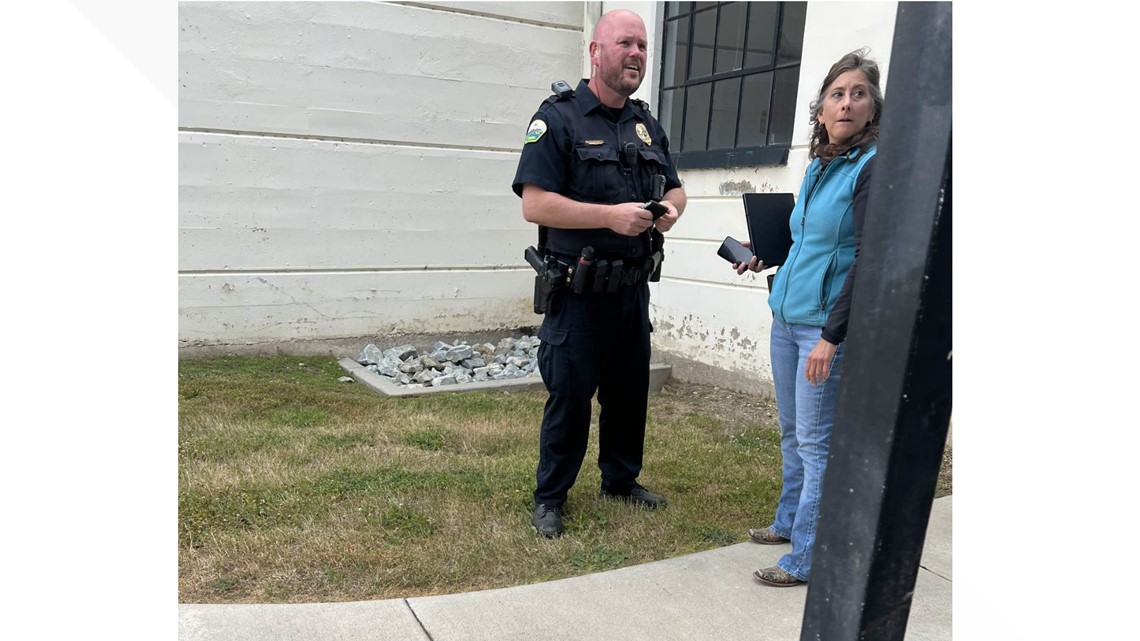 Heather Scott escorted by police out of tense school meeting - Vimarsana News