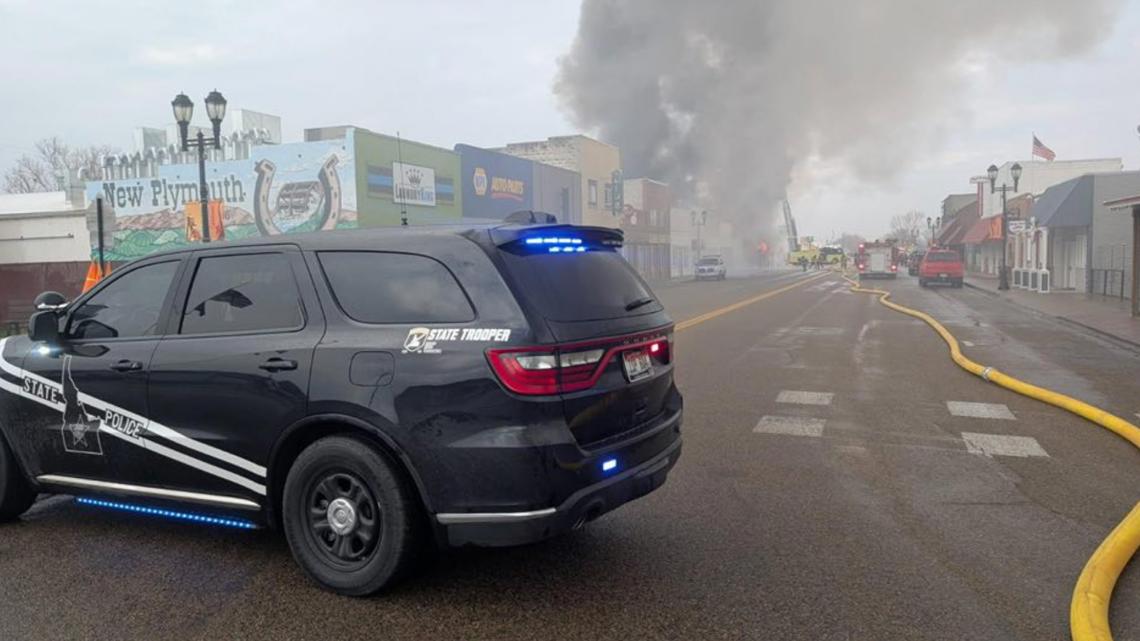 Fire in New Plymouth forces closure of U.S. Highway 30