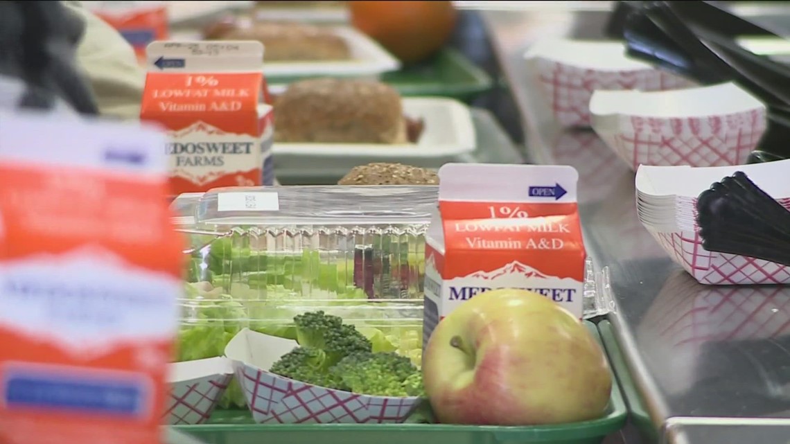 Washington lawmakers consider making school lunches free
