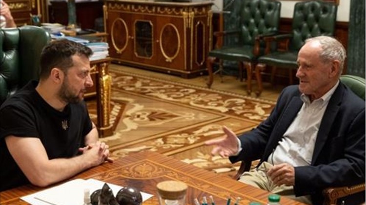 Senator Risch meets with President Zelenskyy in Ukraine