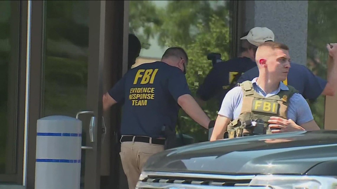 Armed man approaches FBI's Cincinnati office, injured in standoff with cops