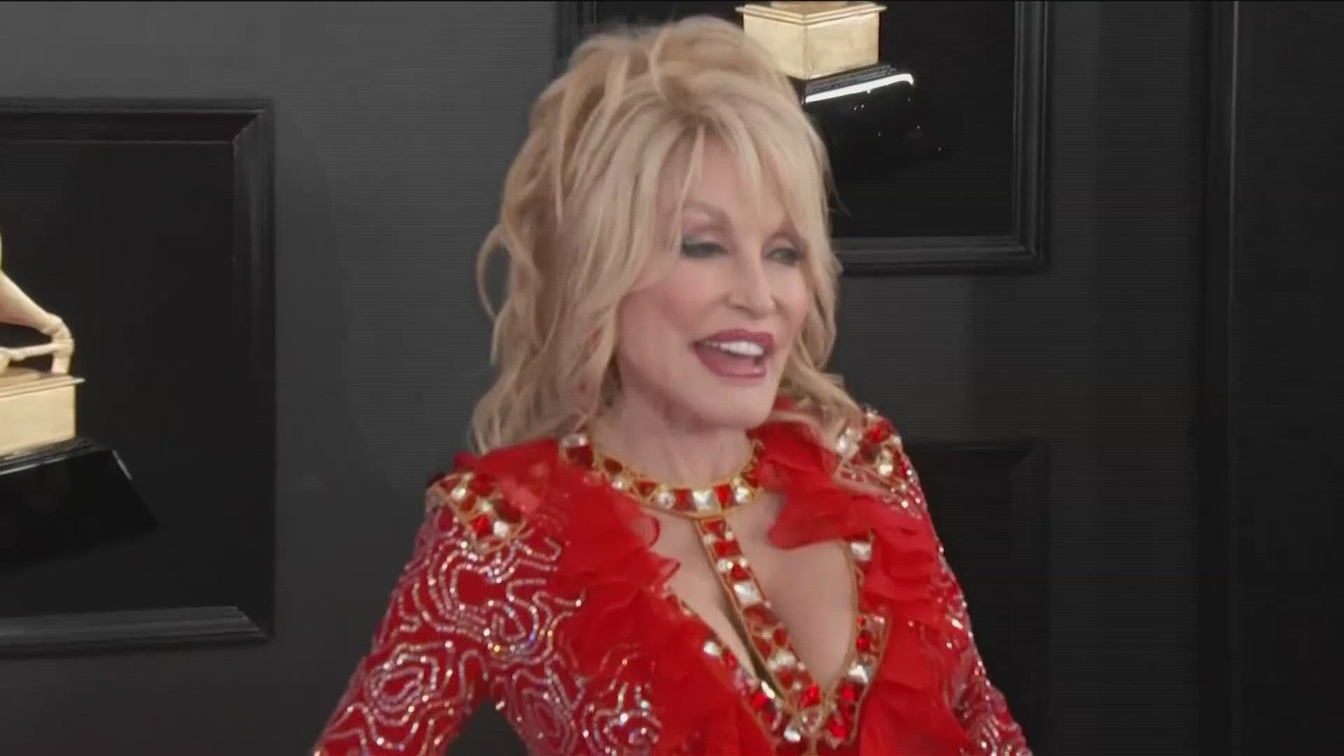 Dolly has the longest span of No. 1s and the most Top 10 entries on the U.S. Top Country Albums chart and the most studio albums by a female country singer.