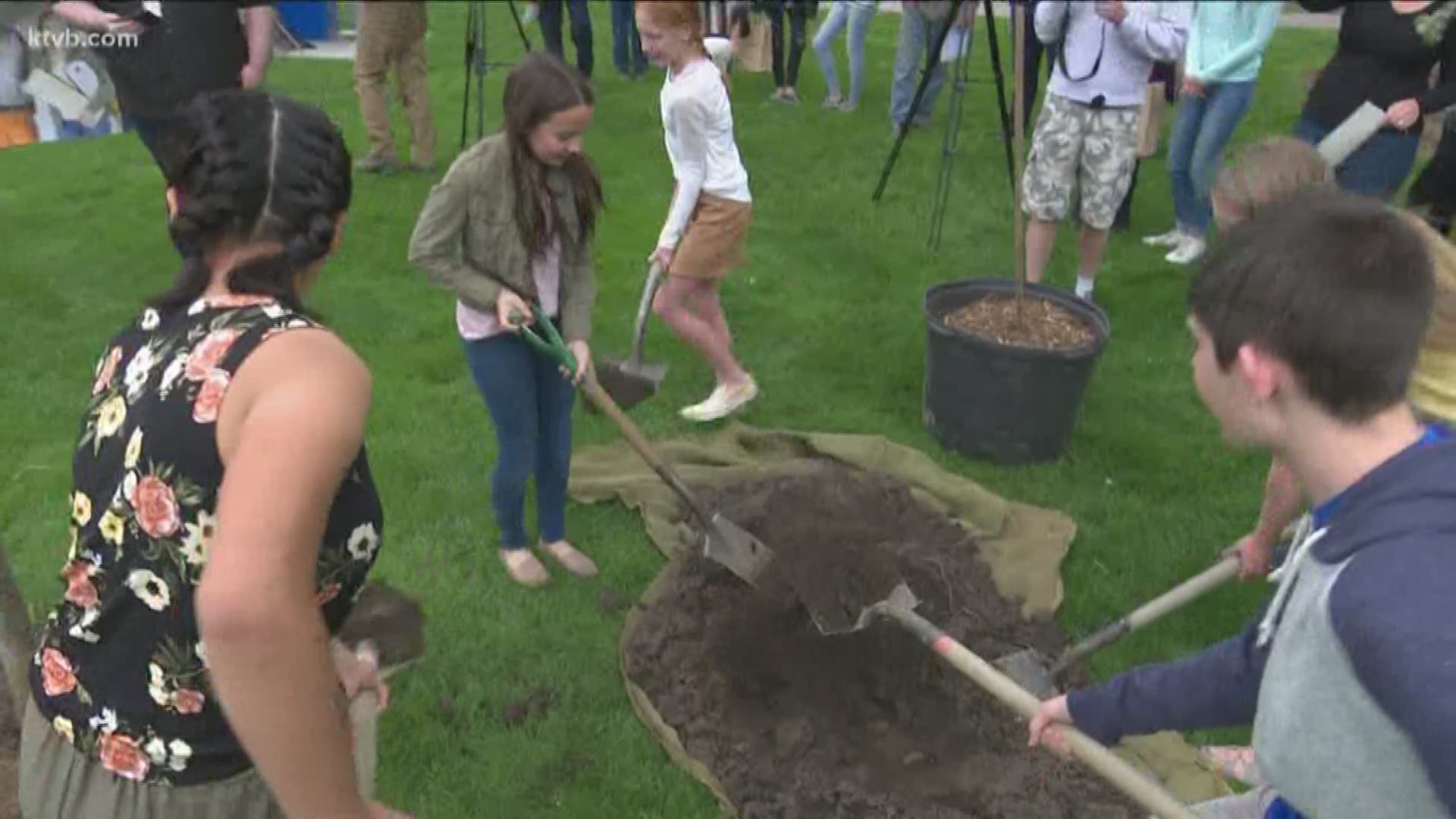 After the formal ceremony, people gathered outside the State Capitol to plant a tree together.