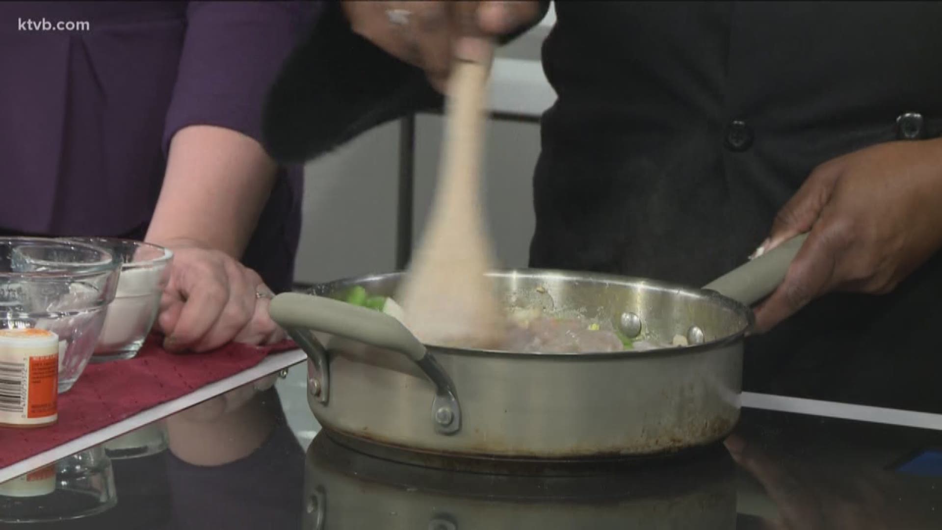 Chef Yvonne Anderson-Thomas gives us a soul food lesson and show us how to make cajun shrimp and grits.