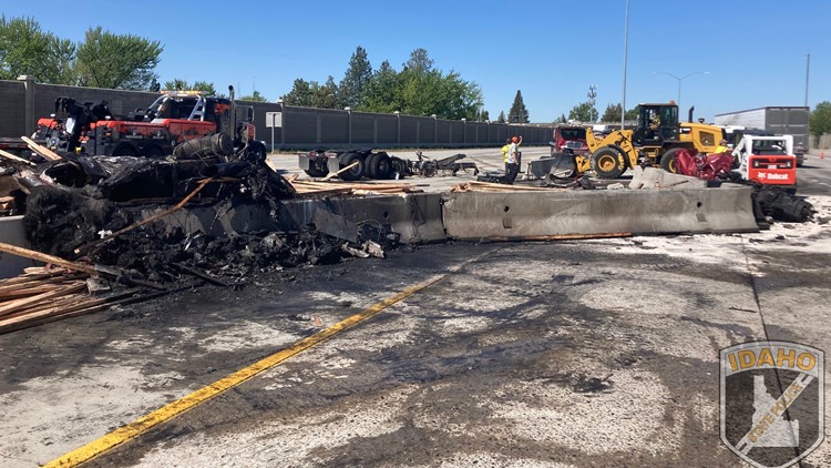 17 cars and trucks in foggy, fiery chain-reaction crash on Oregon highway, Oregon