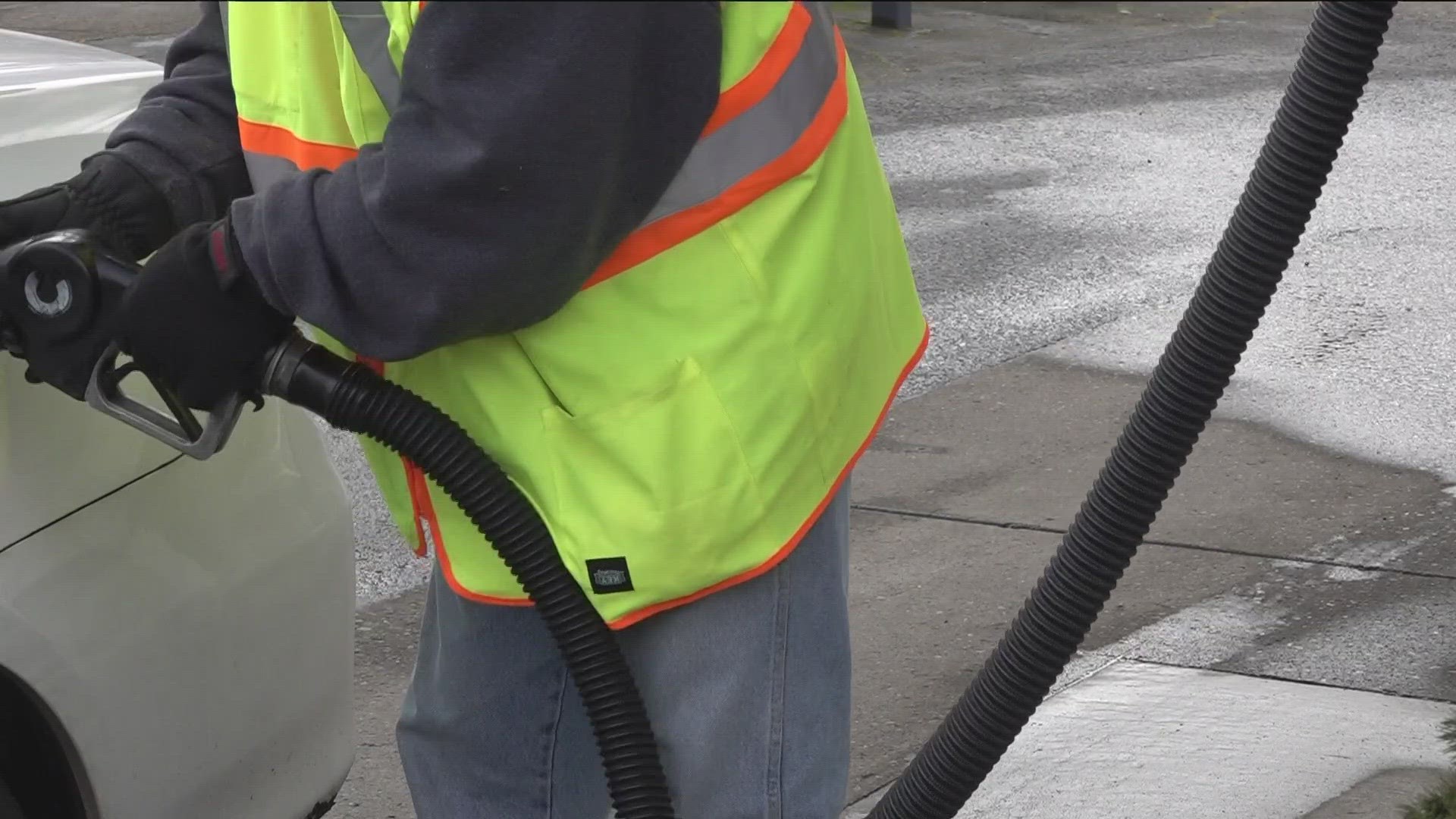 House Bill 2426 will give Oregonians a choice to pump their own gas or have an attendant do it.