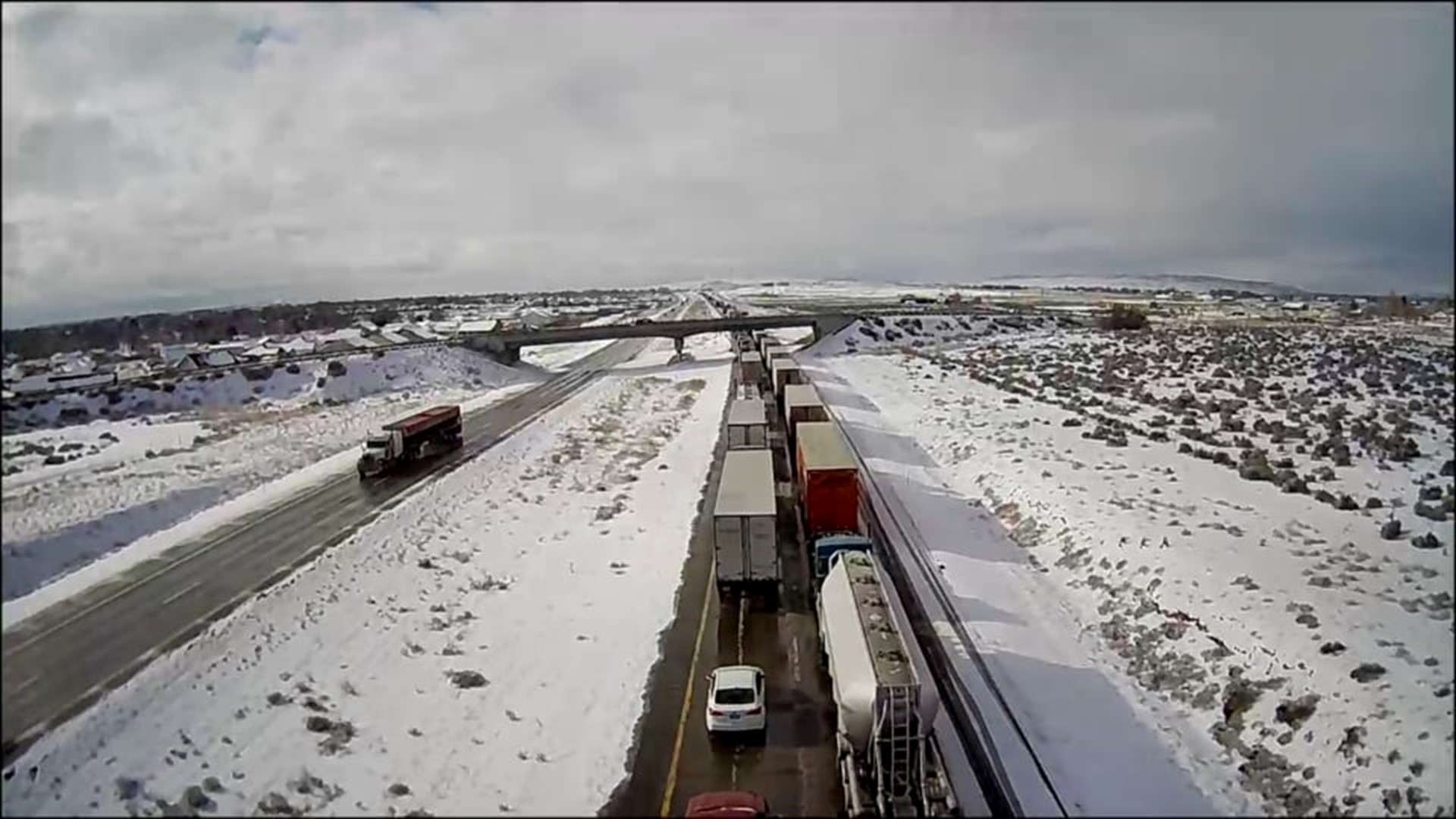 12-injured-in-massive-interstate-84-crash-in-oregon