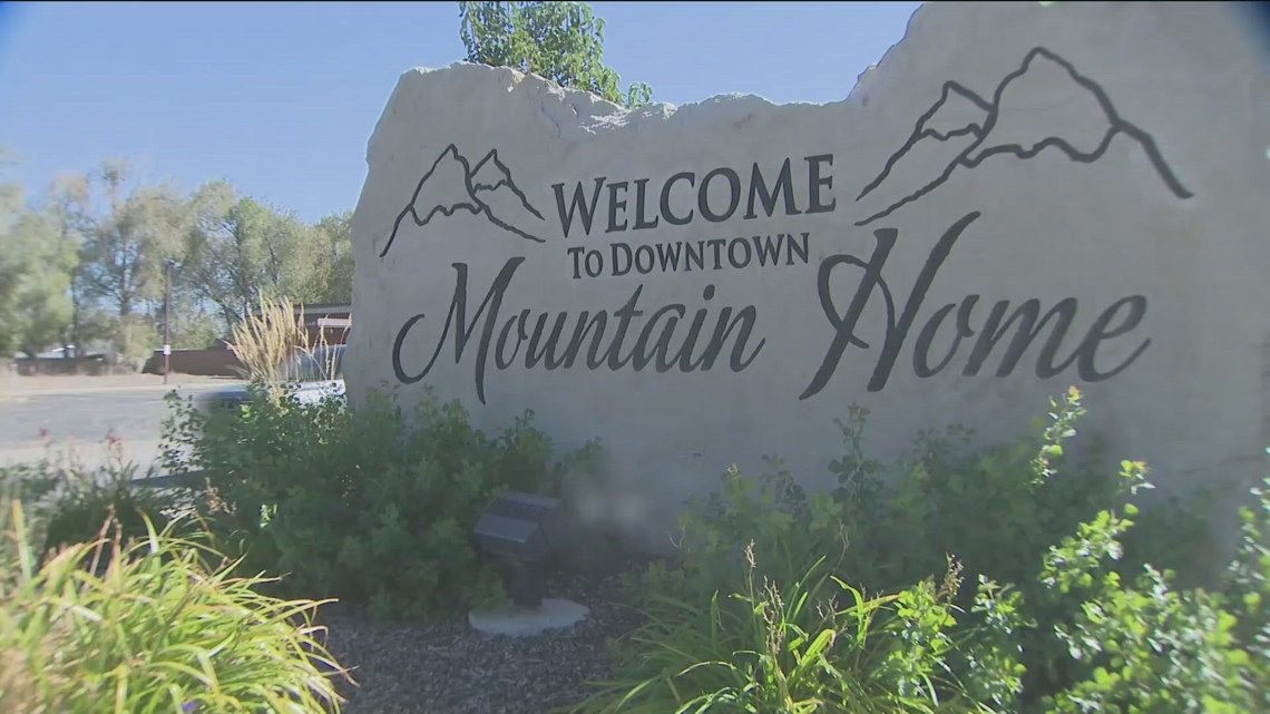 Water main break causing traffic delays in Mountain Home