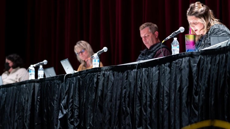 Standards-based grading, challenge books discussed at Nampa School Board meeting