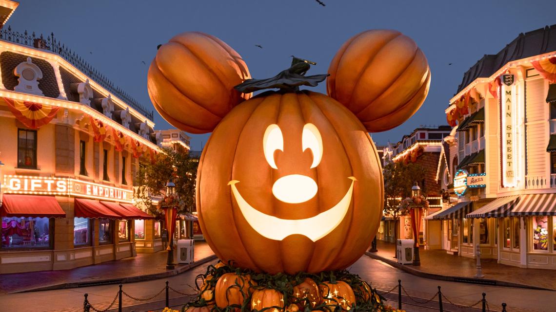 Disneyland Resort fall Halloween decorations