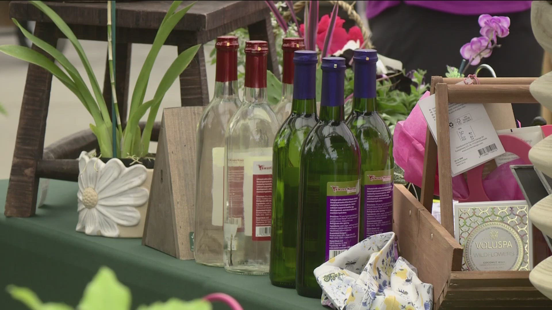 Mother's Day is just a little over a week away, and if your mom likes to do some gardening, KTVB's Jim Duthie has some perfect ideas for a gift.