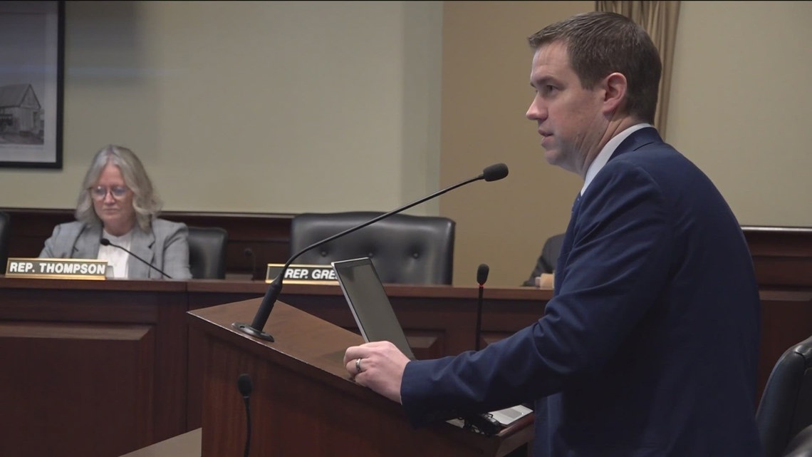 Bill to decrease cosmetology training hours divides industry, advances to House floor