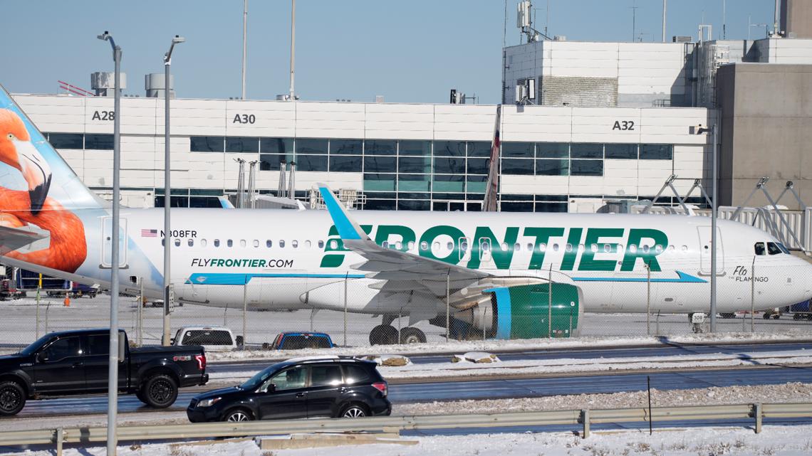 Frontier & United Airlines unveil new family seating policy - Vimarsana News