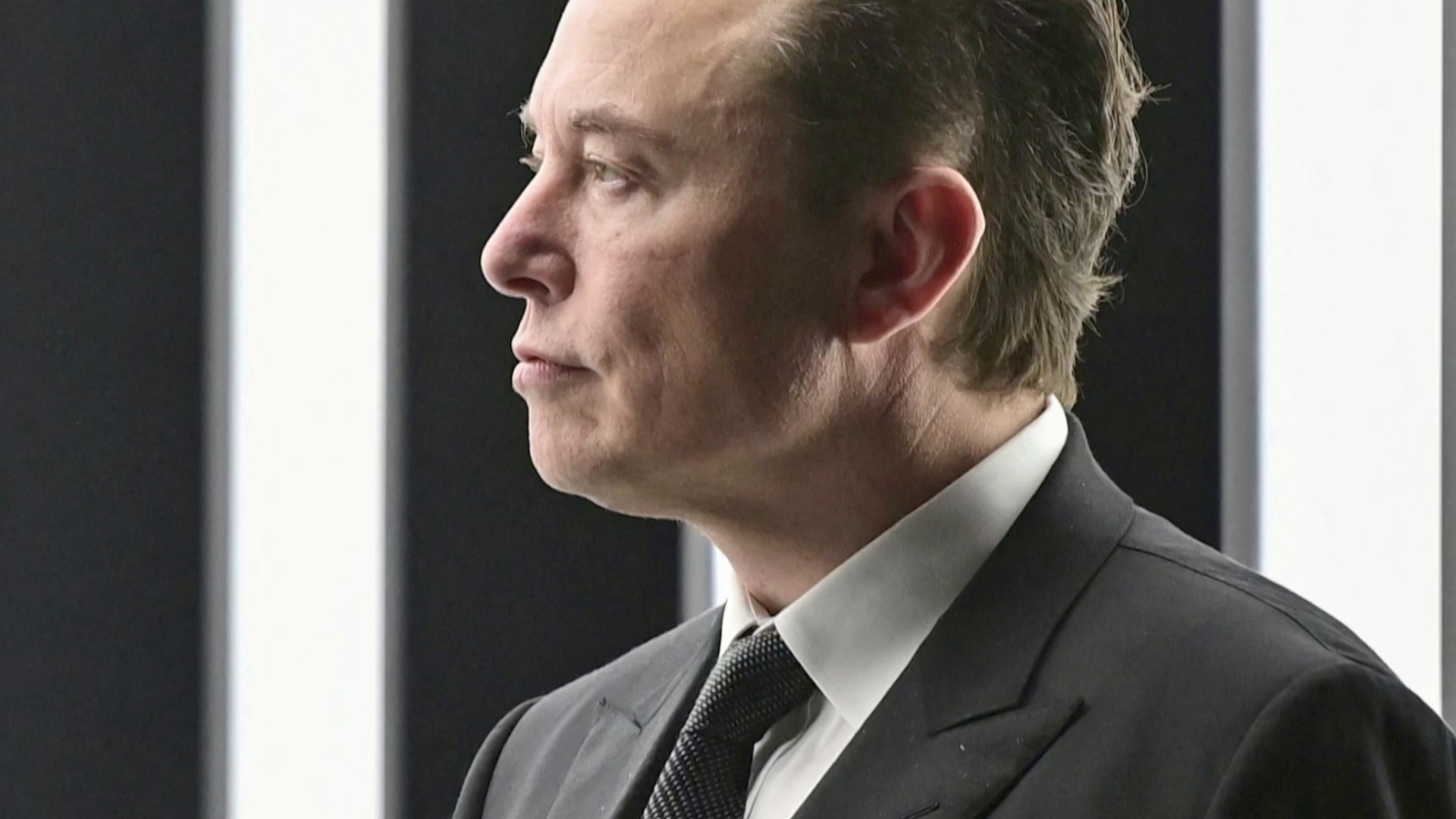 Elon Musk has agreed to buy Twitter for the original asking price of $44 billion. Veuer's Maria Mercedes Galuppo has the story.