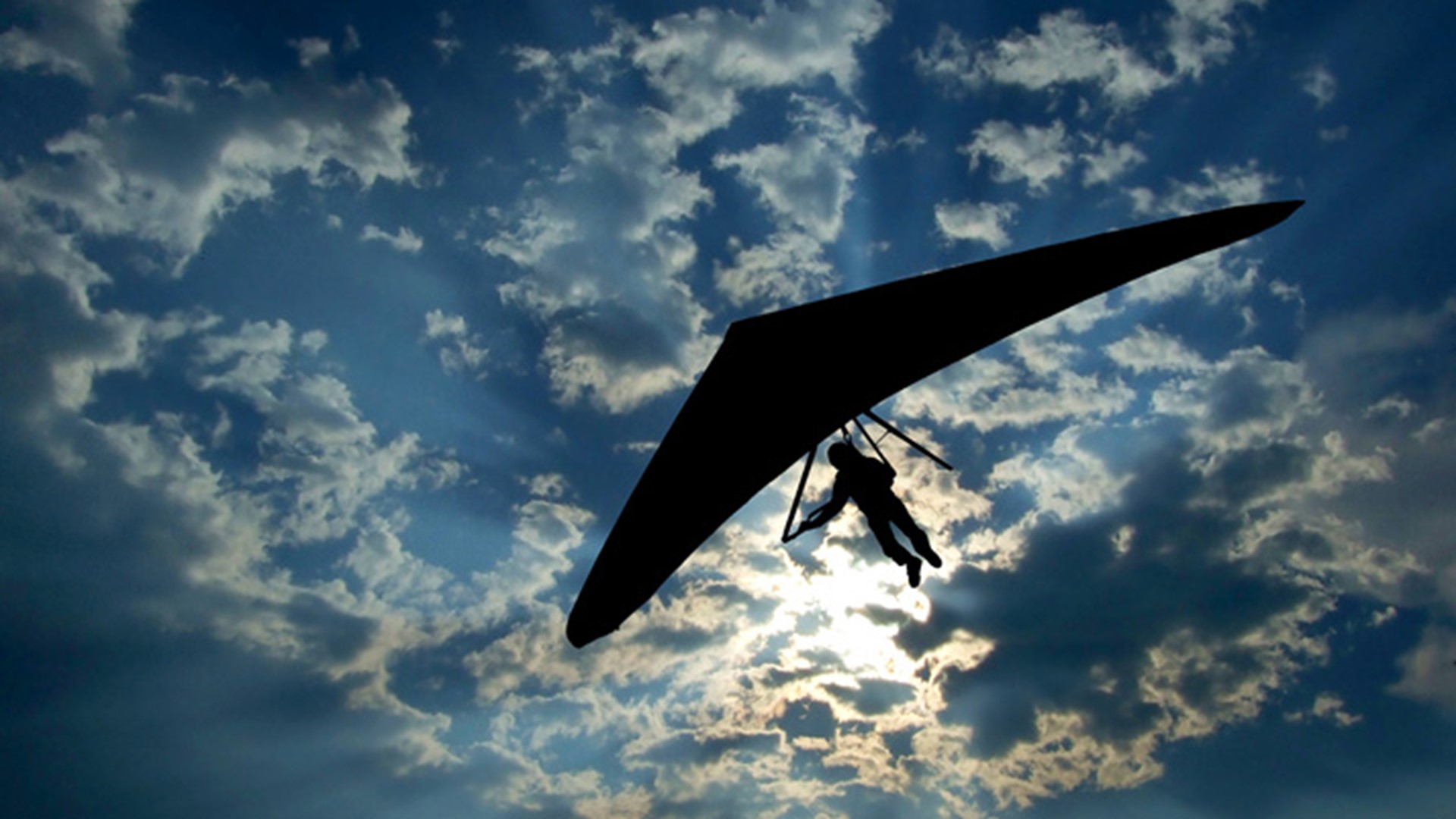Idaho man dies during first solo hang glider flight in Utah
