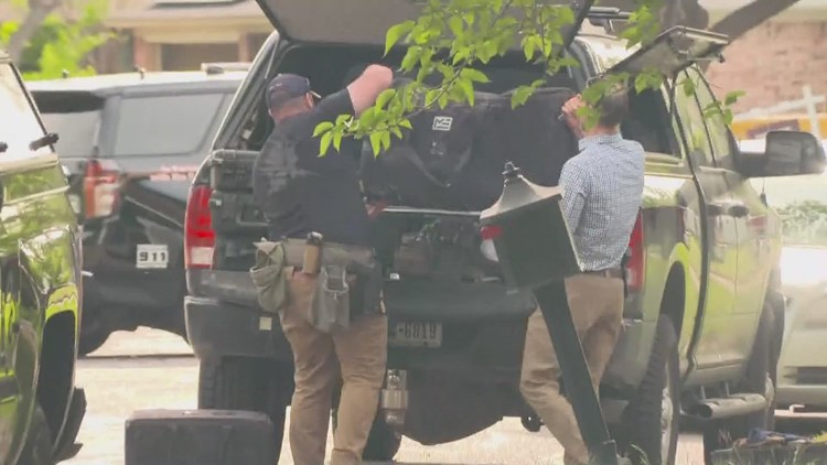 Hombre del norte de Texas con supuesta 'fascinación con los tiradores masivos' hizo una bomba casera, dicen los federales