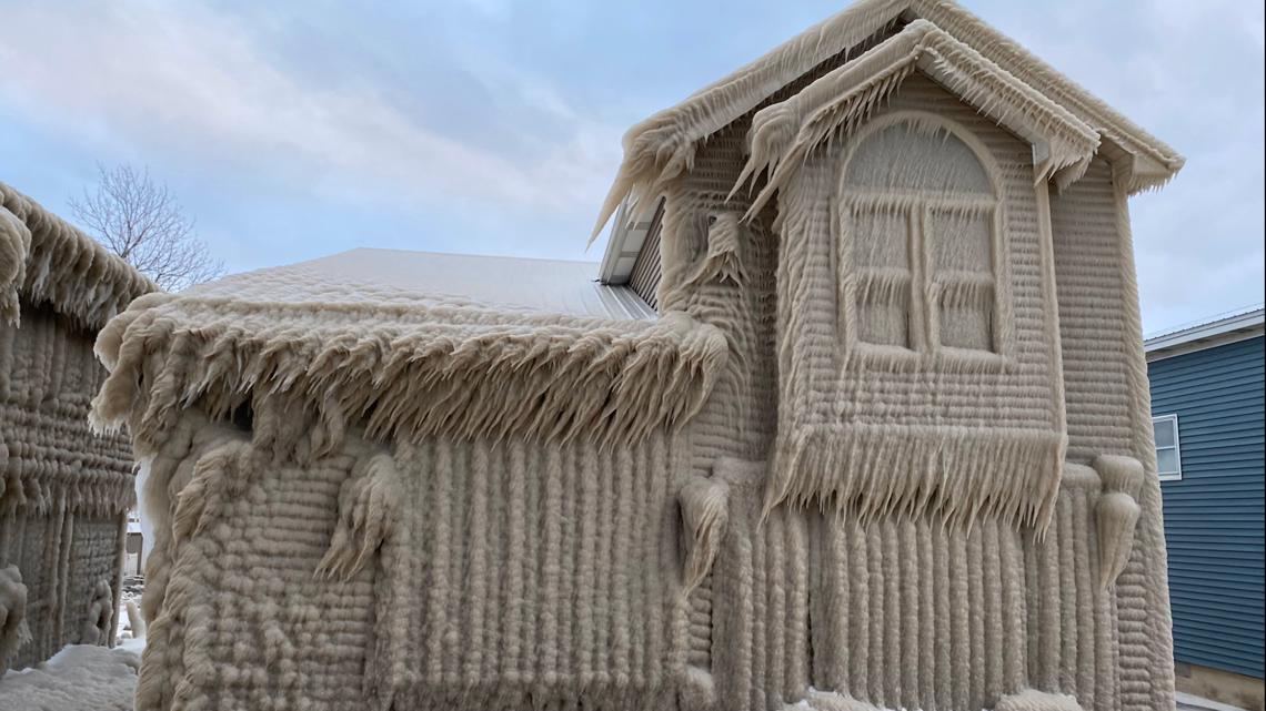 Lake Erie Creates Ice Houses Near Buffalo Ktvb Com